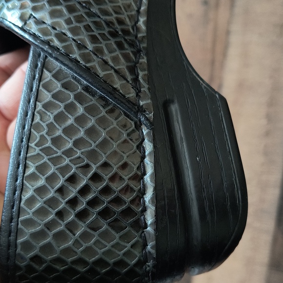 Dansko Snake Print Slip On Clogs Black And Silver Sz 38 7.5-8 Women - Picture 2 of 16